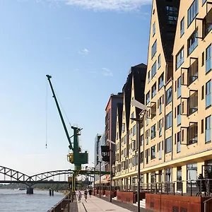 Großzügiges Mit Badezimmer In Rheinwohnung Privatunterkunft Köln